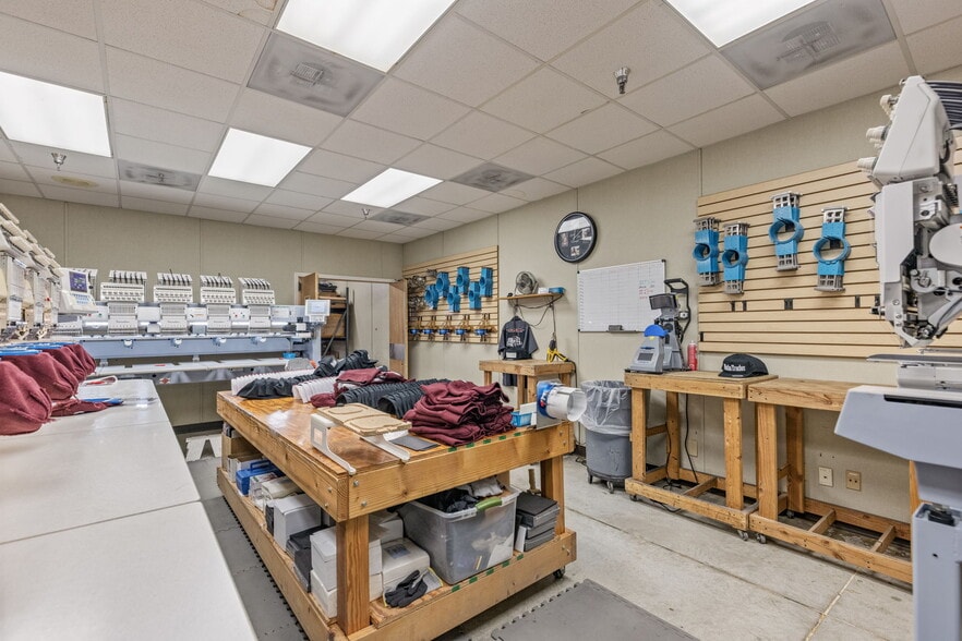 More Photos Of 6580 E Skelly Dr, Tulsa Manufacturing For Sale