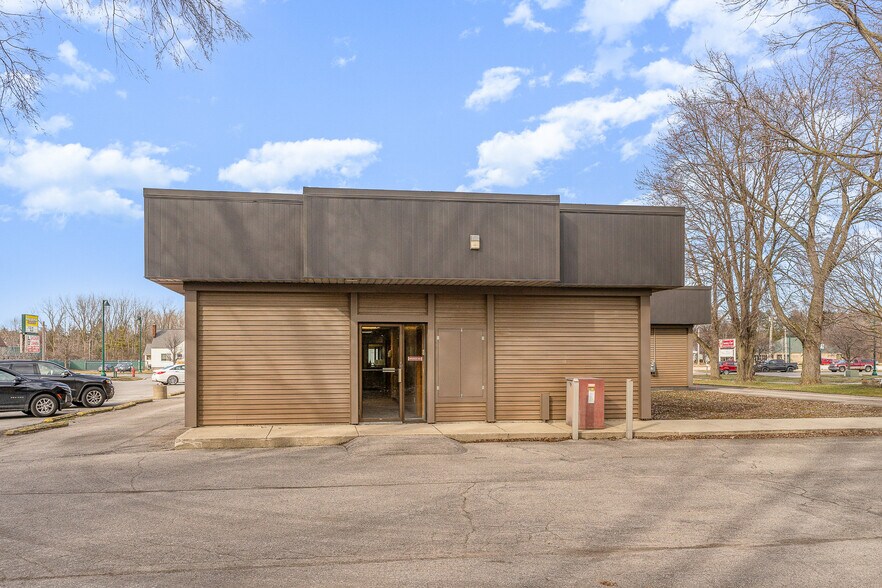 More Photos Of 3588 Center Ave, Essexville Medical For Sale