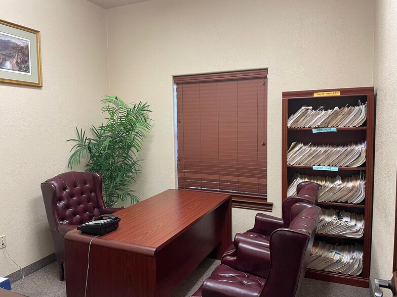 More Photos Of 1111 Kinwest Pky, Irving Office Residential For Lease