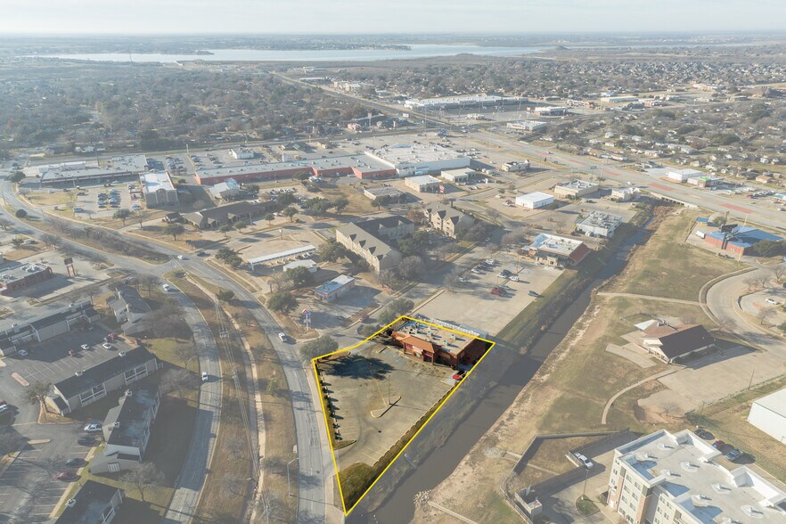 More Photos Of 4516 Maplewood Ave, Wichita Falls General Retail For Sale