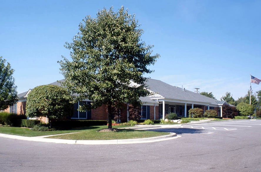 More Photos Of 21599 W 11 Mile Rd, Southfield Medical For Sale