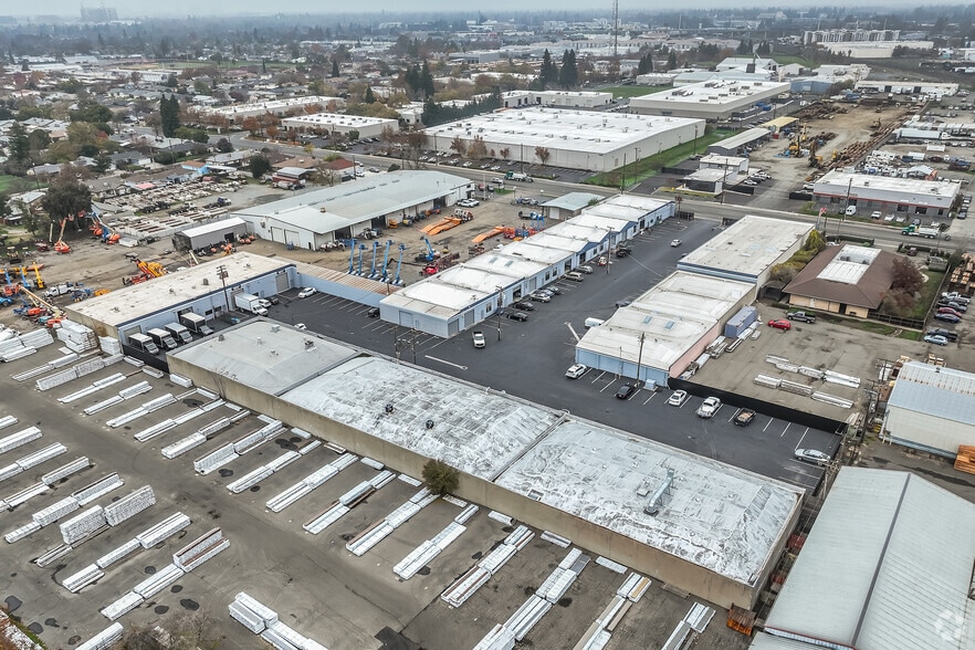 More Photos Of 7500 14th Ave, Sacramento Warehouse For Lease