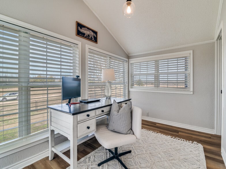 More Photos Of 1840 County Road 4309 N, Greenville Flex For Sale