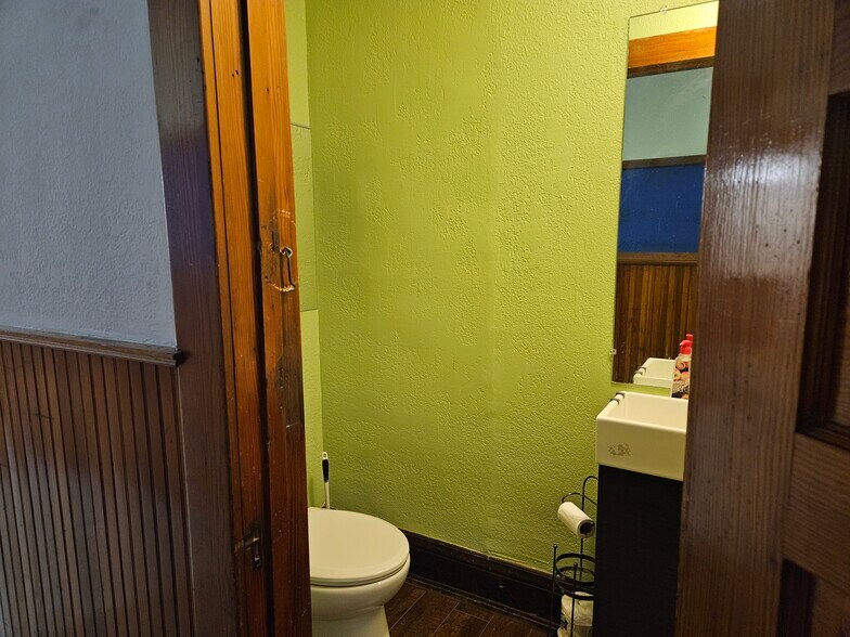 More Photos Of 231 E Railway St, Coleman Loft Creative Space For Lease