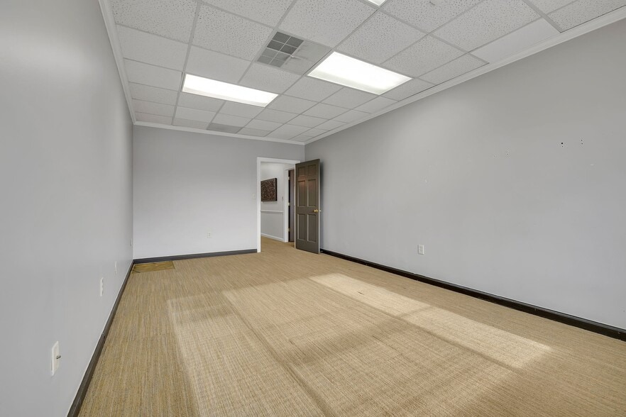 More Photos Of 229 Ward Cir, Brentwood Office For Sale
