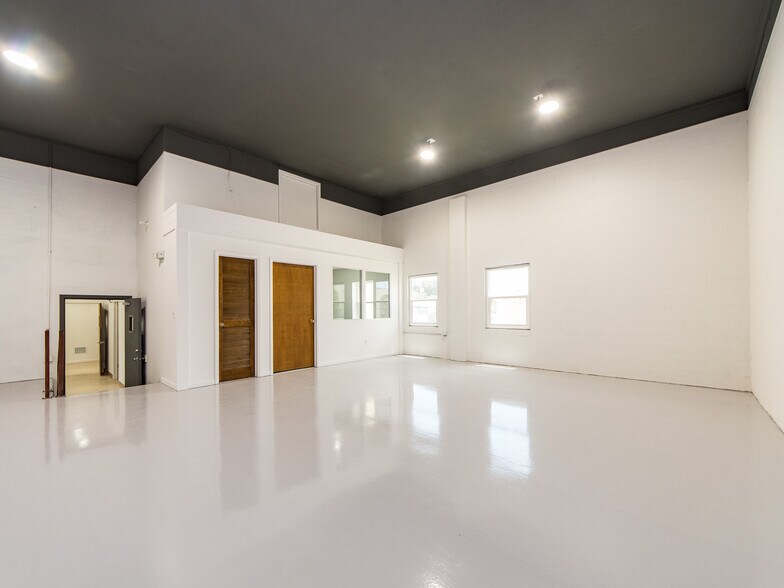 More Photos Of 2051 Range Rd, Clearwater Distribution For Sale