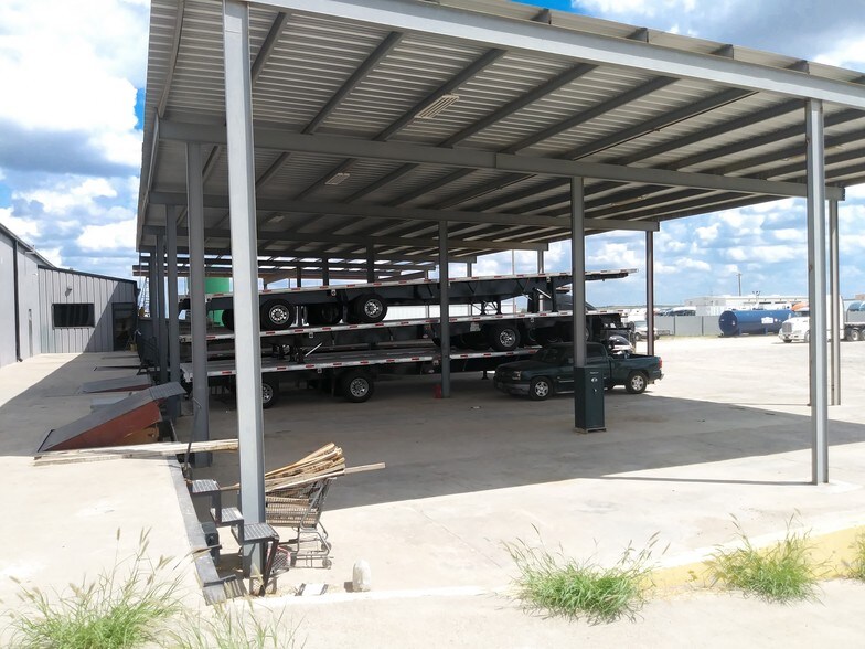 More Photos Of 5941 State Highway 359, Laredo Warehouse For Lease