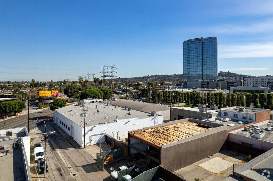 More Photos Of 3049 La Cienega Blvd, Culver City Warehouse For Lease