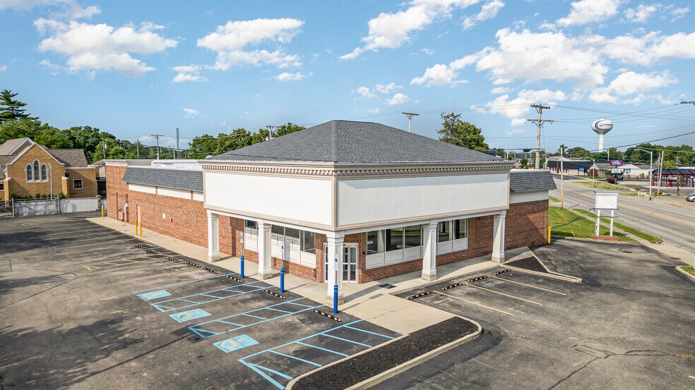 More Photos Of 900 N Broad St, Fairborn Freestanding For Lease