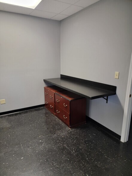 More Photos Of 101 Camp Creek Industrial Pky, Cornelia Flex For Lease