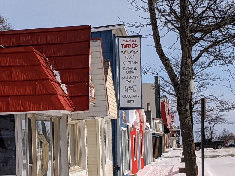 More Photos Of 205 E Central Ave, Mackinaw City Storefront For Lease