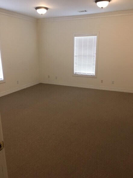 More Photos Of 132 Stanley Ct, Lawrenceville Office For Lease