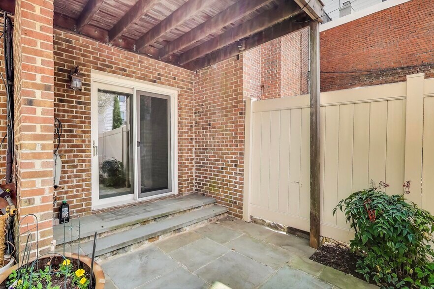 More Photos Of 1324 10th St NW, Washington Apartments For Sale