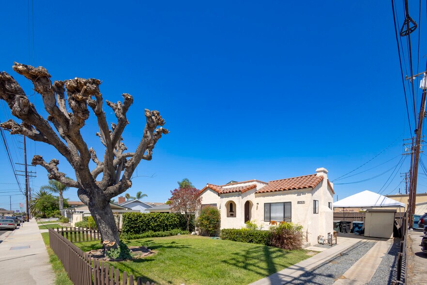 More Photos Of 17047 17047 Bellflower Blvd & 9747 Park St blvd, Bellflower General Retail For Sale
