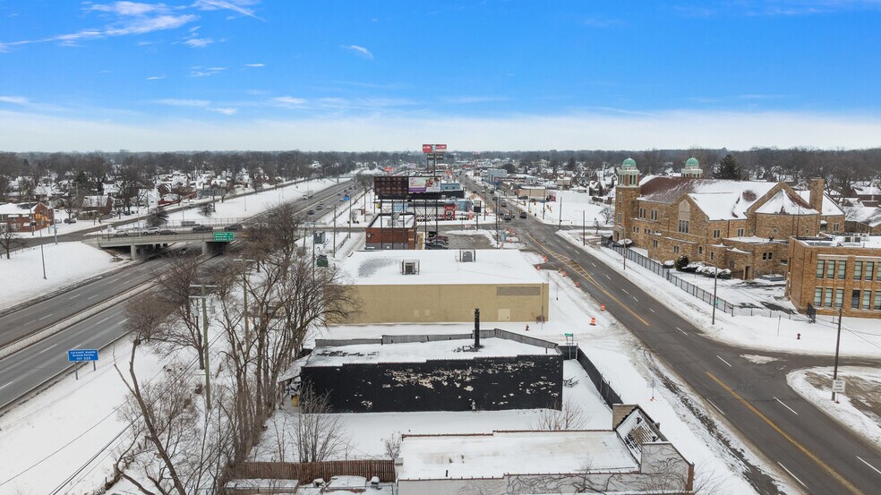 More Photos Of 16387–16395 Harper ave @ Harper Ave and Whittier Ave, Detroit Bar For Sale
