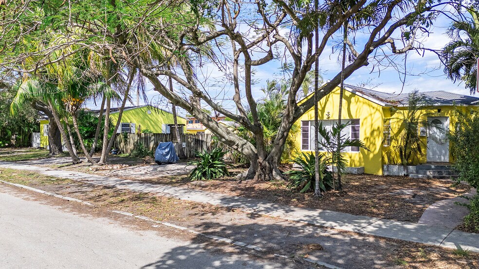 More Photos Of 1935-1951 Lincoln St, Hollywood Land For Sale