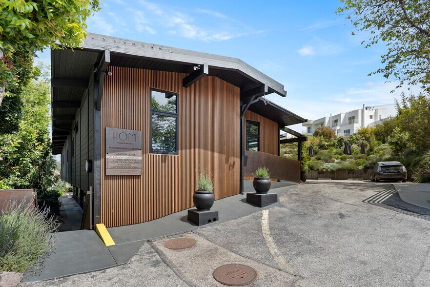 More Photos Of 29170 Heathercliff Rd, Malibu Office For Lease