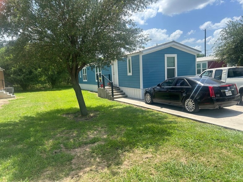 More Photos Of 1911 Wald Rd, New Braunfels Manufactured Housing Mobile Home Park For Sale