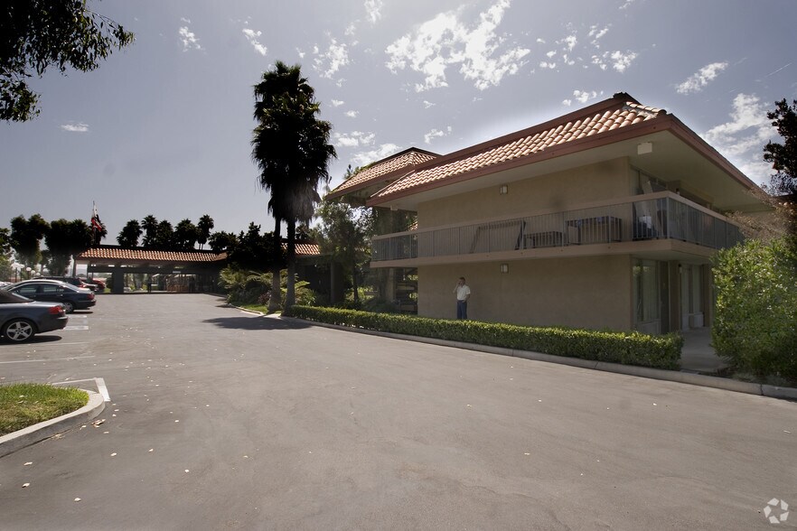 More Photos Of 497-503 N Ventu Park Rd, Newbury Park Freestanding For Lease