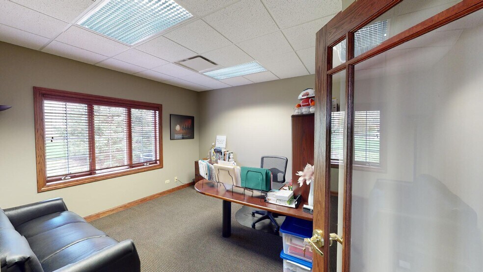 More Photos Of 3 Executive Ct, South Barrington Medical For Lease