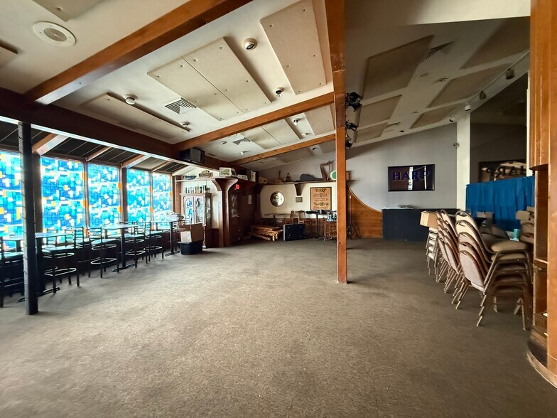 More Photos Of 201 S Walnut St, Appleton Storefront Retail Residential For Sale