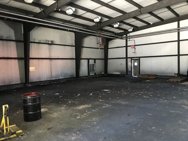 More Photos Of 2401 5th Ave, Huntington Manufacturing For Lease