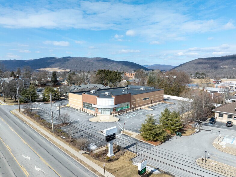 More Photos Of 821 E Bishop St, Bellefonte Drugstore For Sale