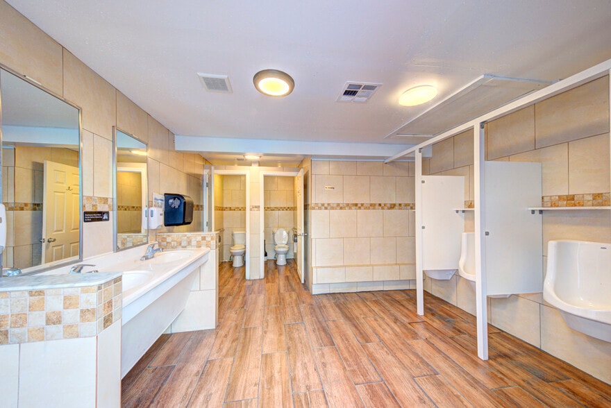 More Photos Of 400-408 W Cocoa Beach Cswy, Cocoa Beach Restaurant For Sale