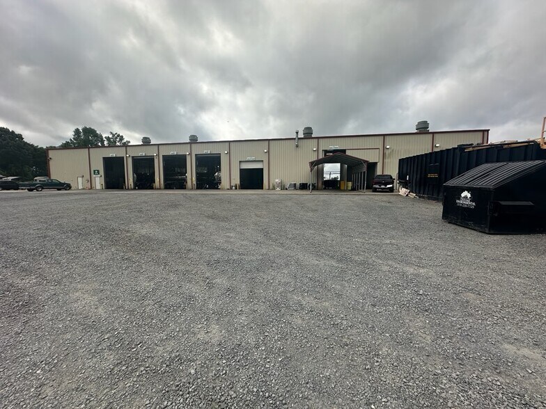 More Photos Of 1051 Aqua Dr, Haughton Distribution For Sale