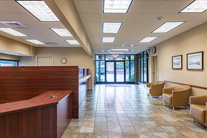 More Photos Of 1708 N Eastman Rd, Kingsport Bank For Sale