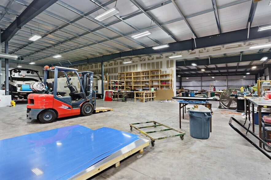 More Photos Of 125 Montclair Rd, Leesburg Warehouse For Lease