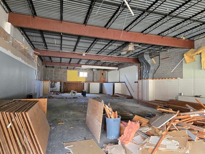 More Photos Of 962-980 Main St, Dubuque Storefront Retail Office For Lease
