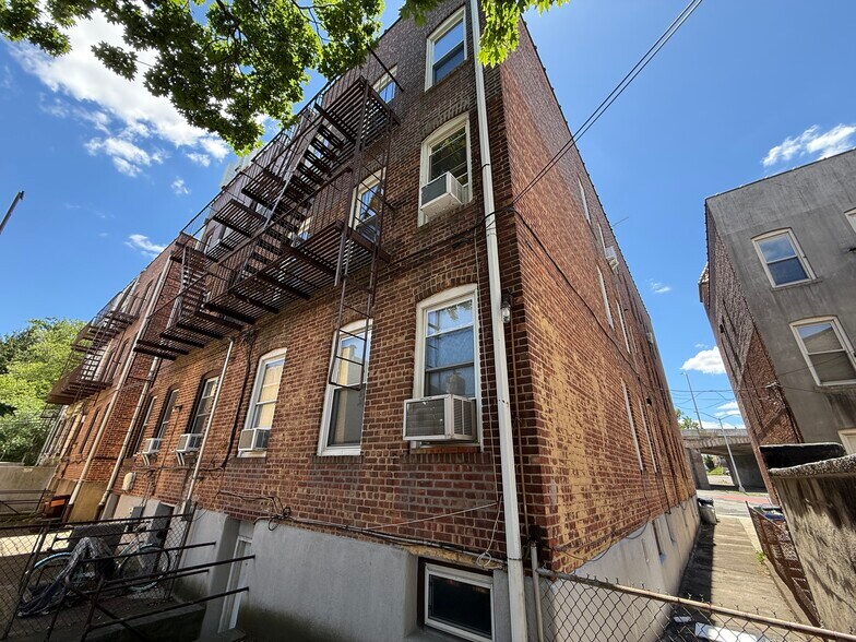 More Photos Of 8161 Woodhaven Blvd, Glendale Apartments For Sale