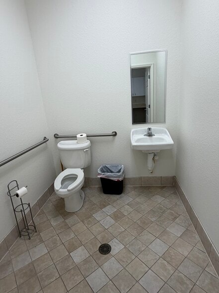 More Photos Of 1062 Bloomingdale Ave, Valrico Office For Sale
