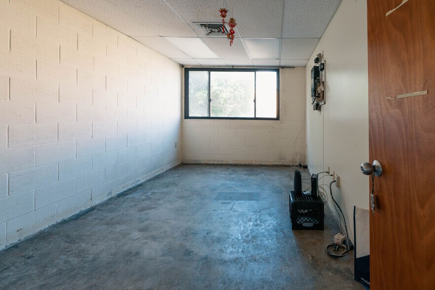 More Photos Of 1709 Kalani St, Honolulu Freestanding For Lease