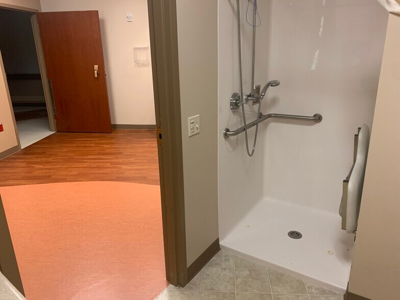 More Photos Of 200 School St, Wintersville Hospital For Sale