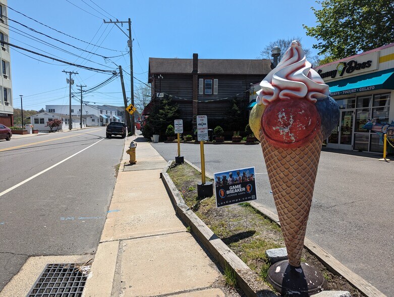 More Photos Of 30 Riverside Ave, Westport Storefront For Sale
