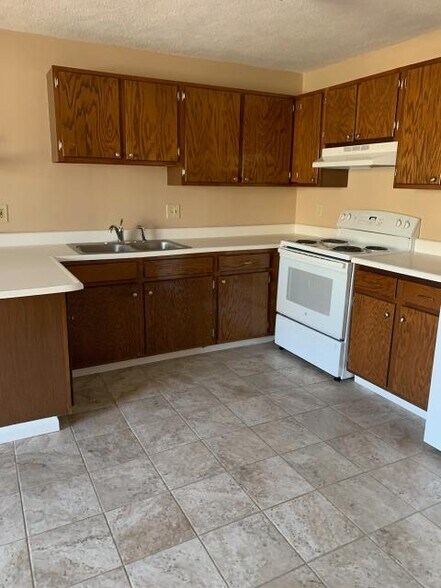 More Photos Of 450 Woonasquatucket Ave, North Providence Apartments For Sale