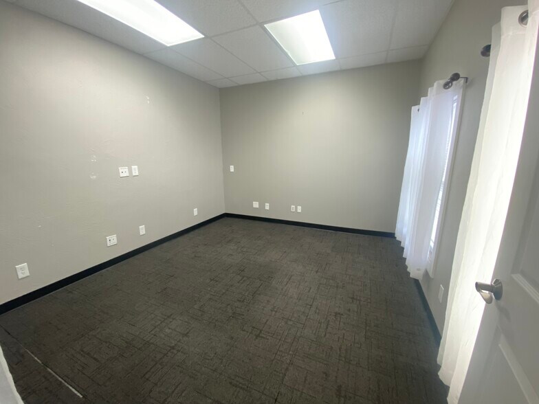 More Photos Of 202 W Lakeway Rd, Gillette Storefront For Sale