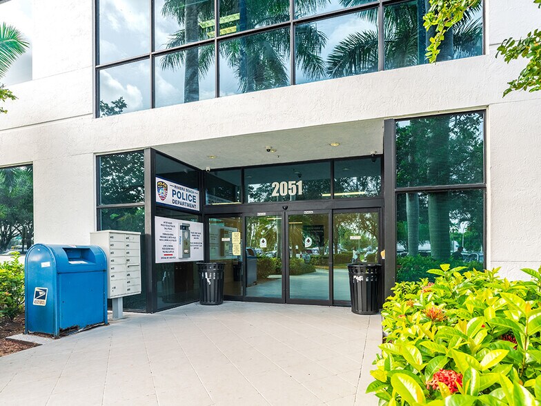 More Photos Of 2051 Dr Martin Luther King Jr Blvd, Riviera Beach Office For Sale