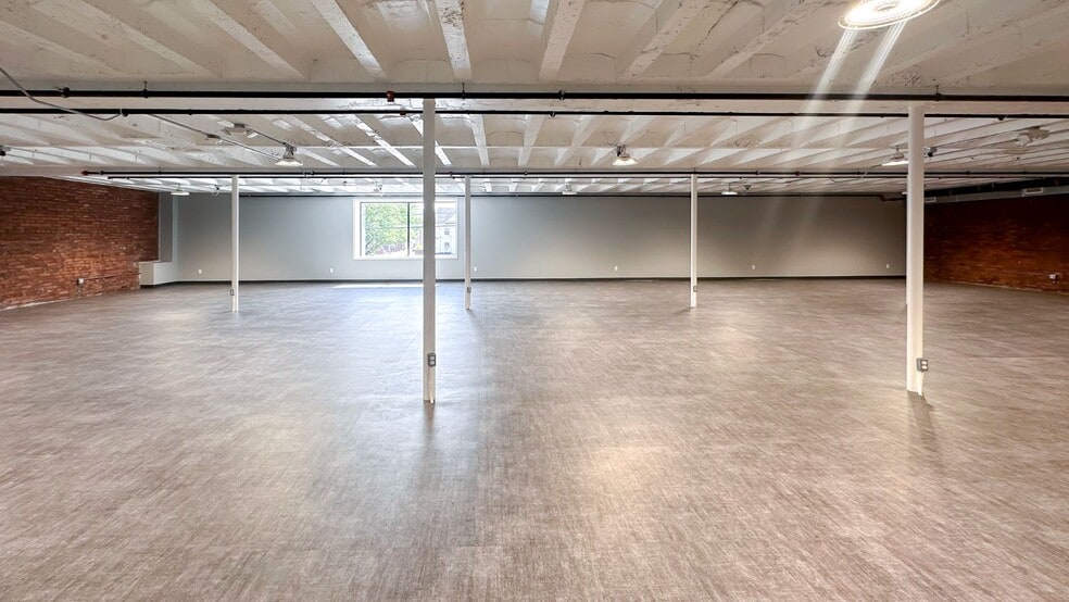 More Photos Of 83 E Main St, Torrington Freestanding For Lease