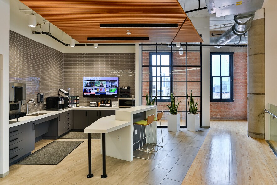 More Photos Of 603 Munger Ave, Dallas Office For Lease
