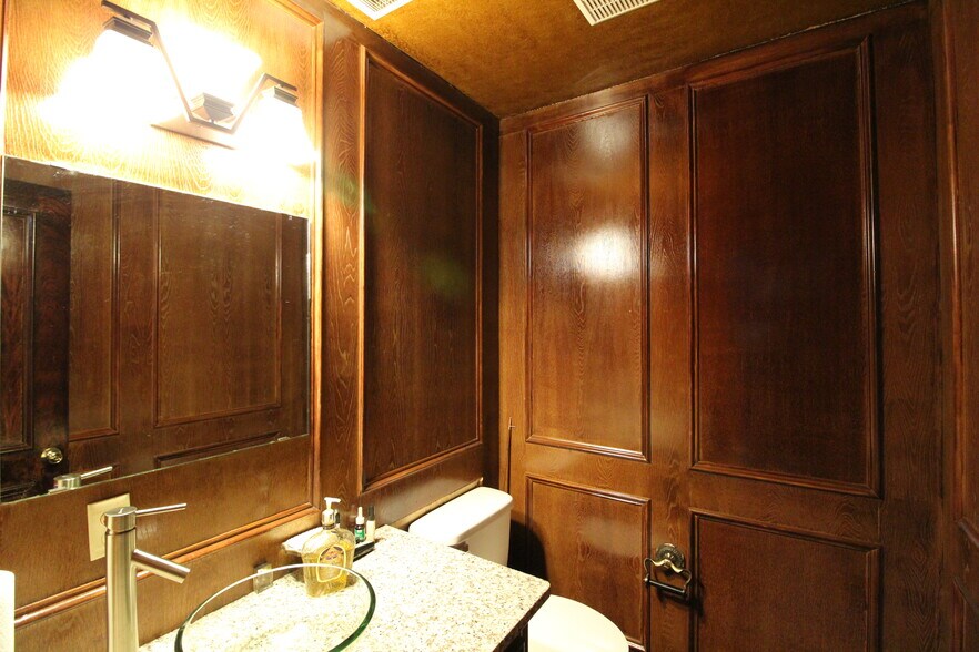 More Photos Of 1221 W University Blvd, Odessa Medical For Sale