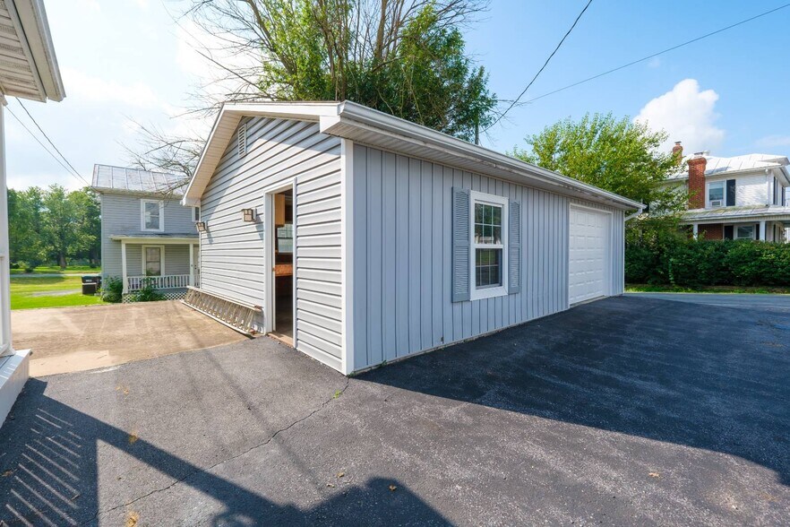 More Photos Of 9604 S Congress St, New Market Office For Sale