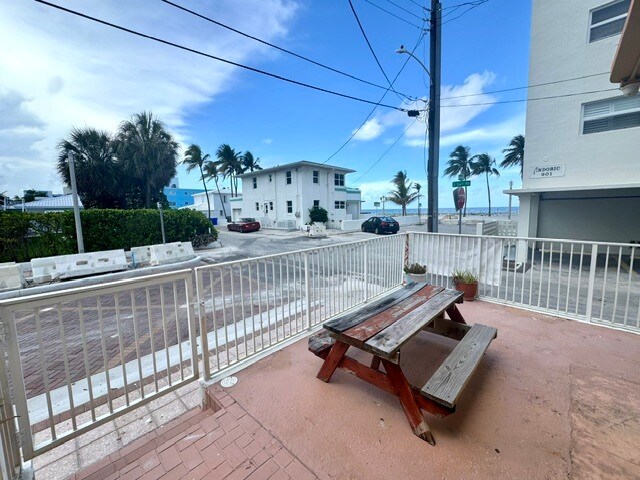 More Photos Of 300 Georgia St, Hollywood Apartments For Sale