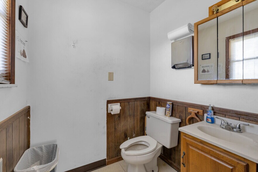 More Photos Of 7601 Milhouse Rd, Indianapolis Office For Sale