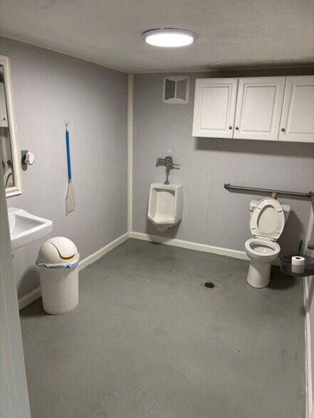 More Photos Of 2110 & 2114 Catalina Drive, Pasadena Industrial For Sale