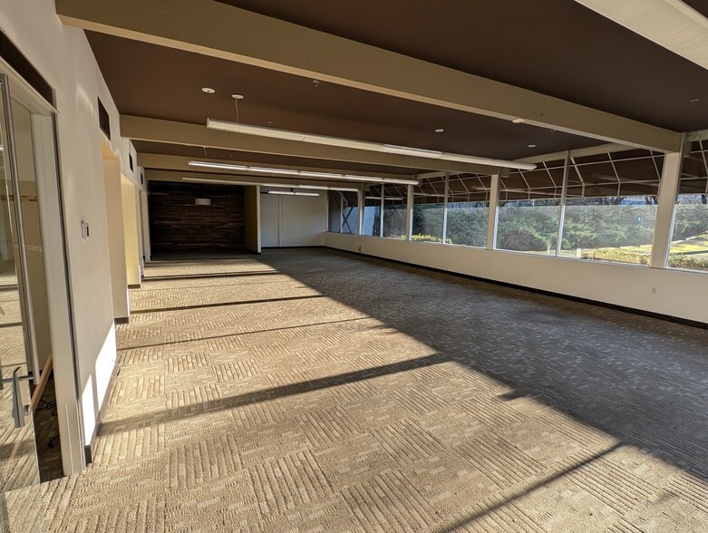 More Photos Of 2950-2952 NW Yeon, Portland Warehouse For Lease