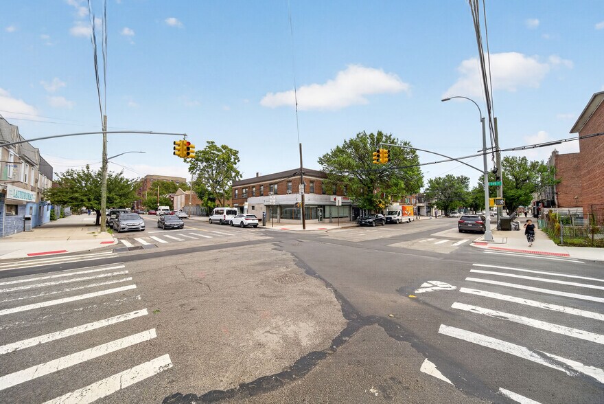 More Photos Of 14901 41st Ave, Flushing Storefront Retail Residential For Lease