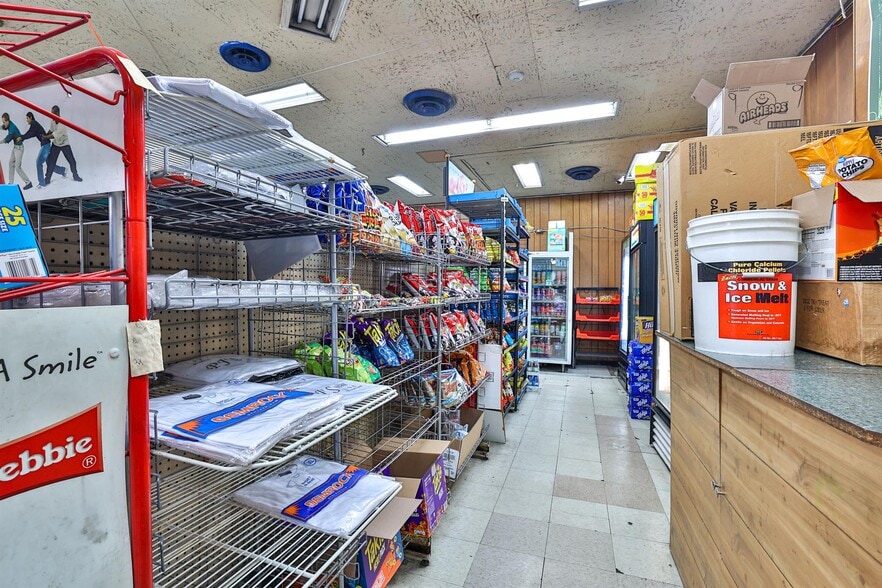 More Photos Of 3235-3245 Woodburn Ave, Cincinnati Storefront For Sale